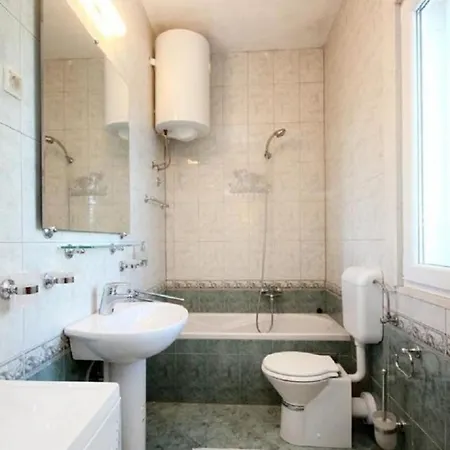 Apartment Nevenkos - 20 M From Kuciste